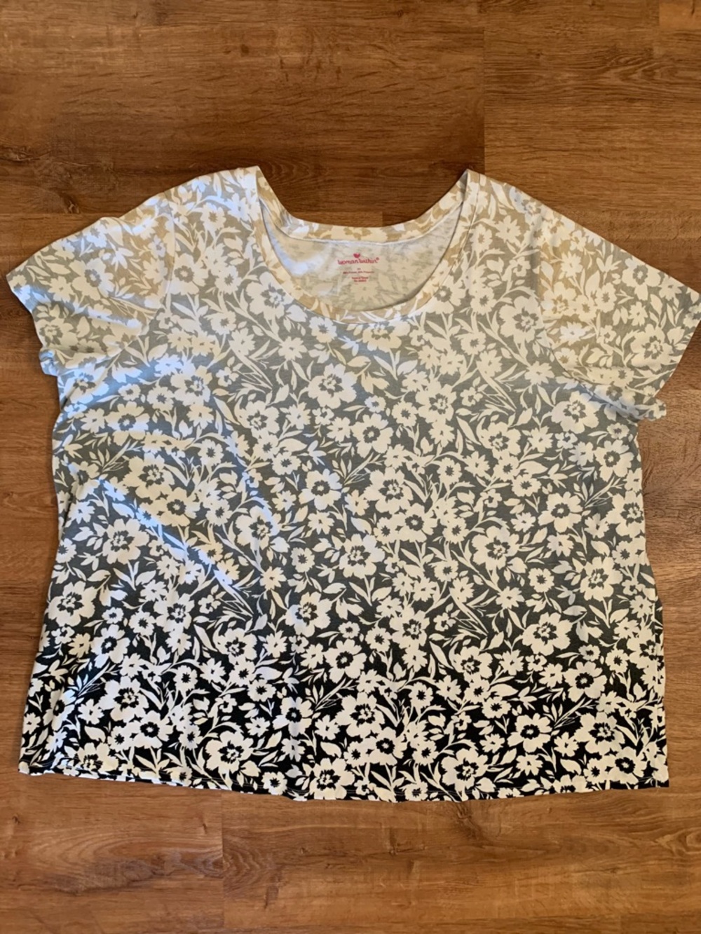 Woman Within White Sage Gray Blue Floral
Gradient Short Sleeve Crew Tee 2X Plus
